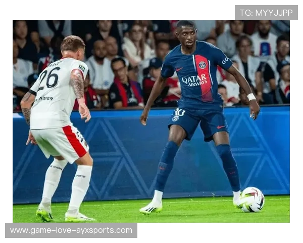 巴黎中路层次清晰，登贝莱边路突破锐度惊人：现代足球战术的完美结合