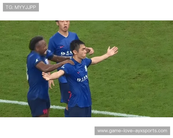 上海申花中场拦截更狠，断球后直捣中路